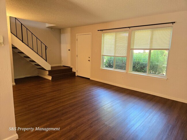 Foto del edificio - 8879 Salmon Falls Dr