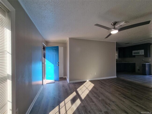 Foto del edificio - 2039 Winona Ave