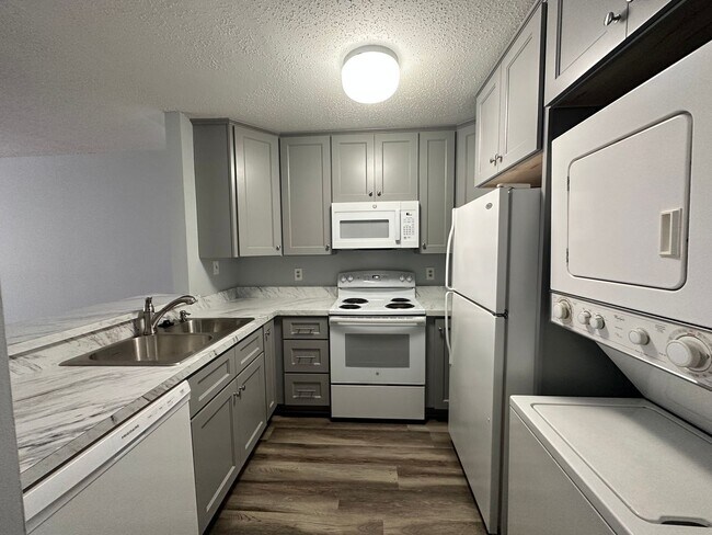 Foto del edificio - 2 bedroom condo in Williamsburg! Available September 2026