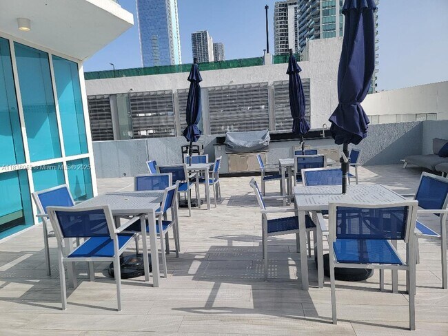 Foto del edificio - 480 NE 30th St