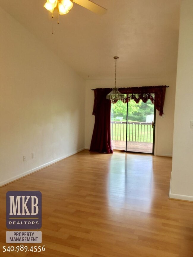 Building Photo - 7847 Forest Edge Dr