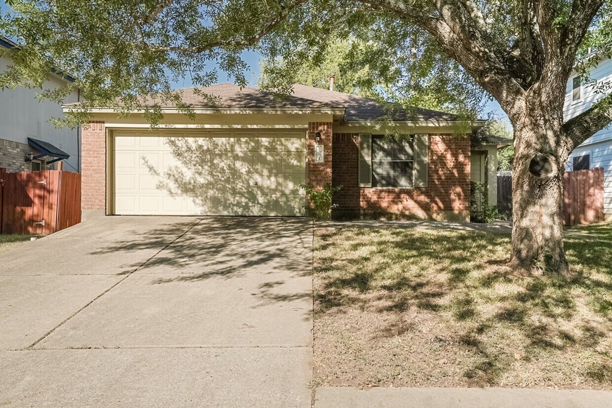 Primary Photo - 2004 Buckeye Ln