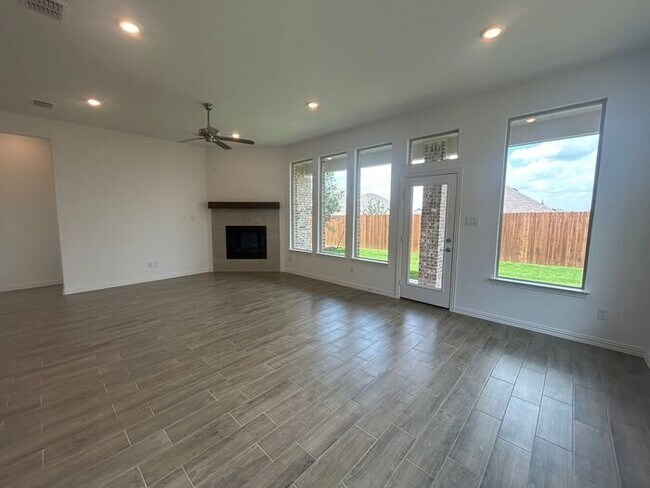Foto del edificio - Brand new 4 bed in McKinney