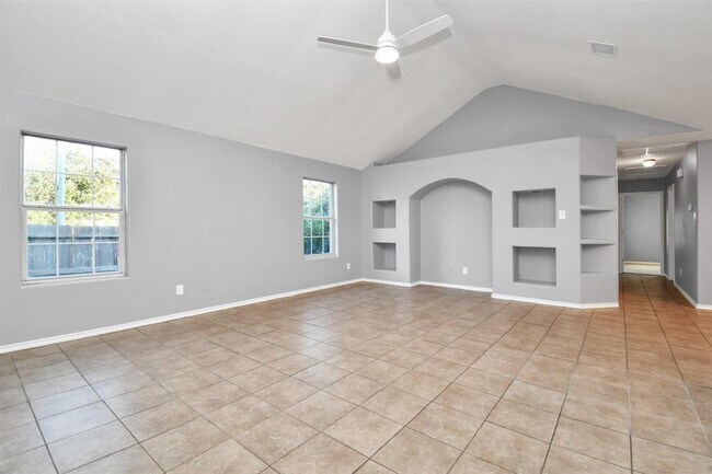 Building Photo - 18711 Driftwood Springs Dr