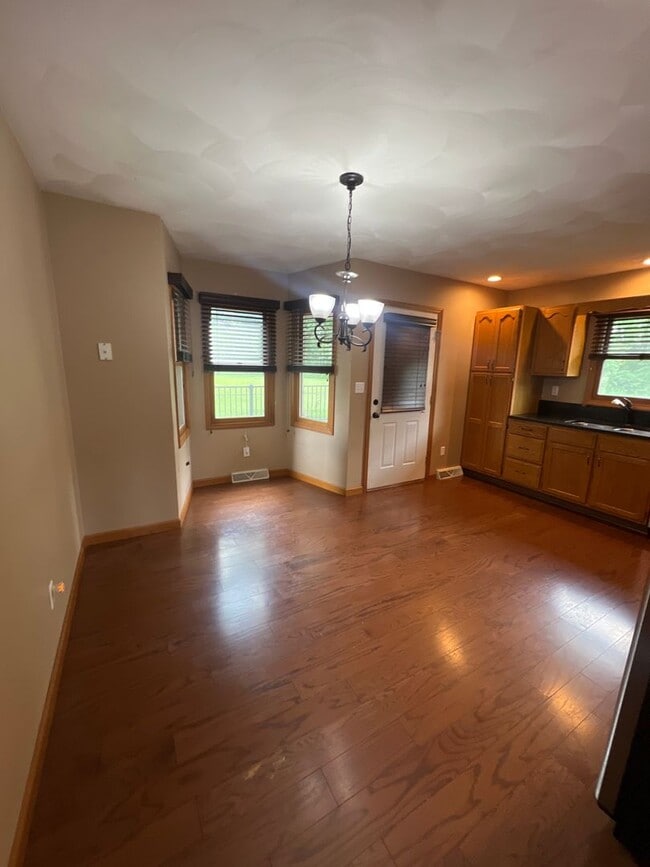 Building Photo - TWIN LAKES! COMING SOON 3 BEDROOM!
