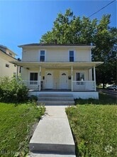 Building Photo - 428 W Oak St