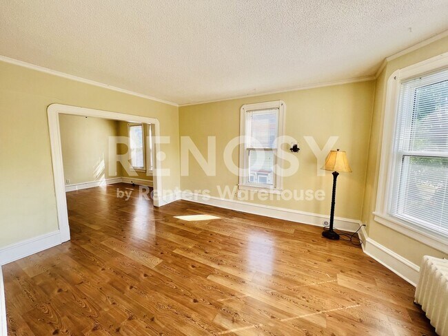 Foto del edificio - Spacious Upper-Level Duplex in the Heart of South Minneapolis.