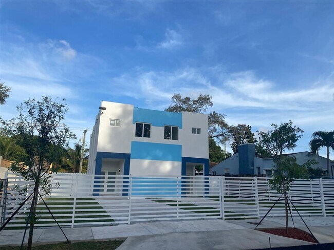 Foto del edificio - 2100 NW 102nd St