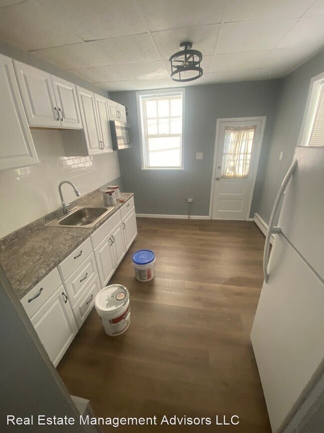 Building Photo - 3 br, 1 bath House - 834 McDowell Ave