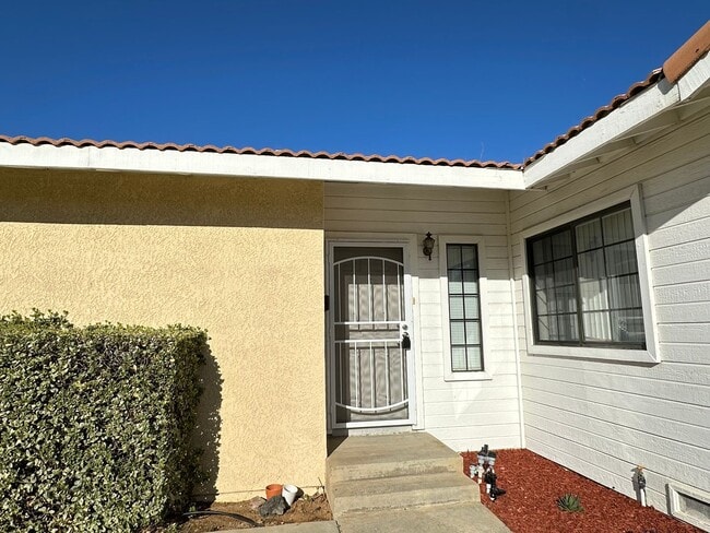 Foto del edificio - East Palmdale Home in Gated Community