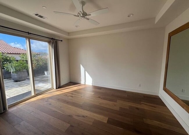 Building Photo - Spacious 3 Bedroom 3 Bath Home