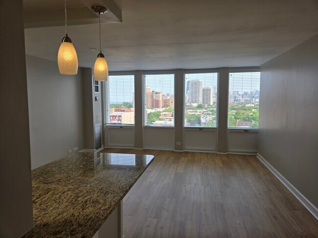 Living Room - 444 W Fullerton Pky
