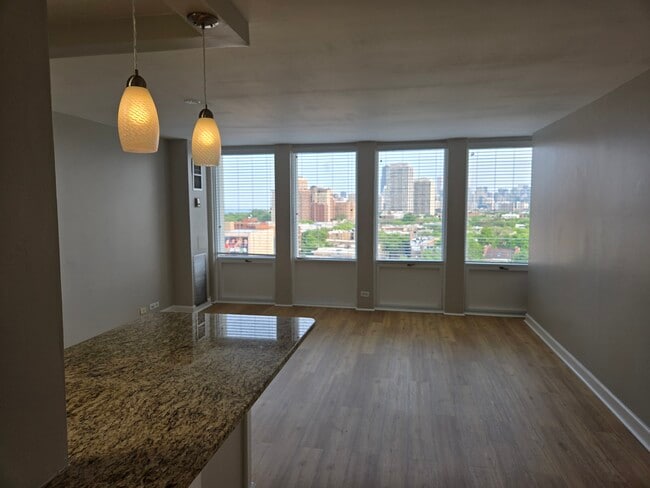 Living Room - 444 W Fullerton Pky
