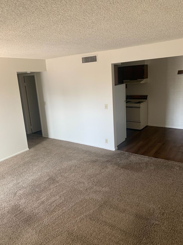 Foto principal - 2 Bedroom 1 Bath In Central Las Vegas