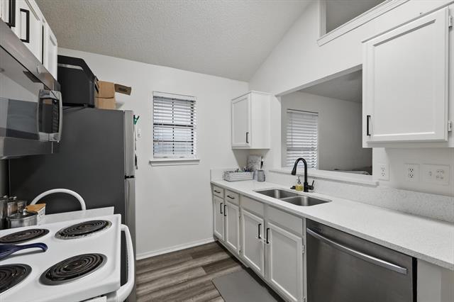 Foto del edificio - 8738 Hawthorne St