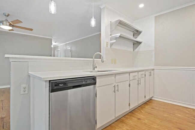 Foto del edificio - 7313 Cooper Ln