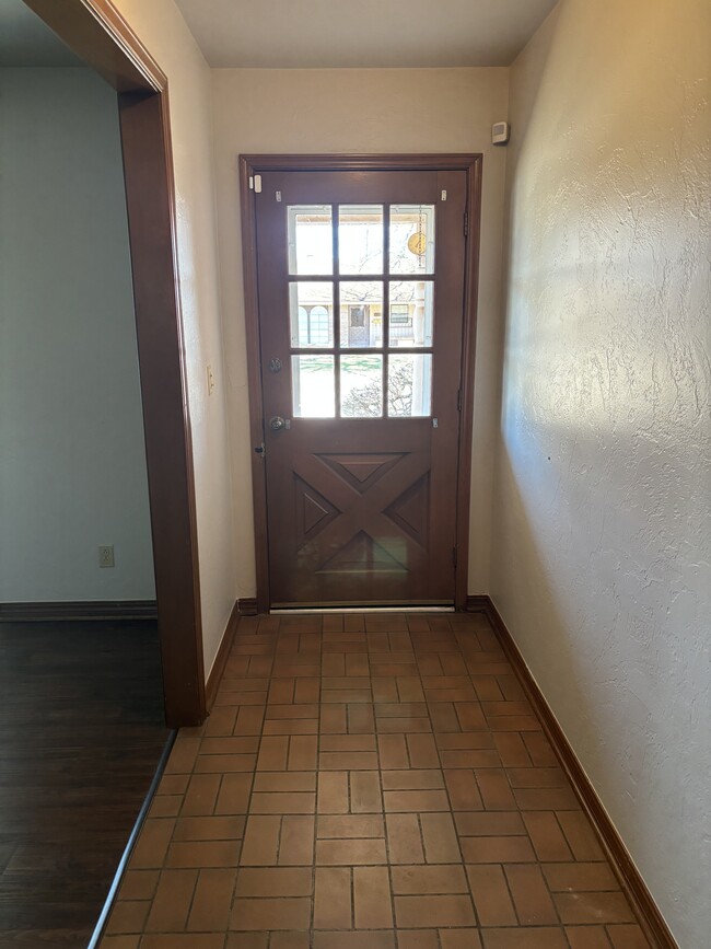 Building Photo - 504 Holbrook Cir