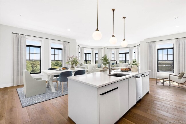 Foto del edificio - 695 Merrick Ave