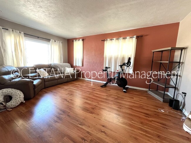 Building Photo - Cute 3 bedroom 1 bath on the flats.