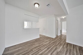 Building Photo - 10006 Neuens Rd