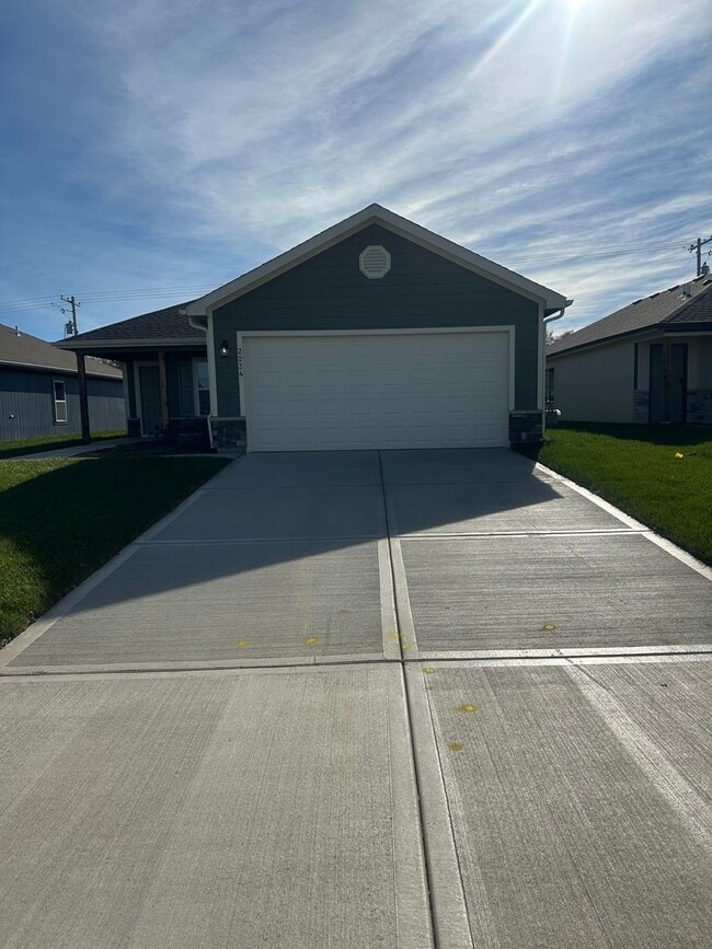 Building Photo - Brand New Four Bedroom | Two Bathroom Home in Tonganoxie