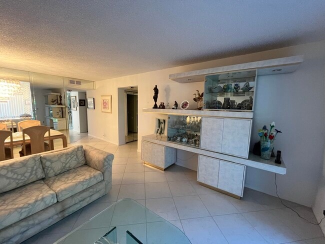 Building Photo - 7281 Amberly Ln