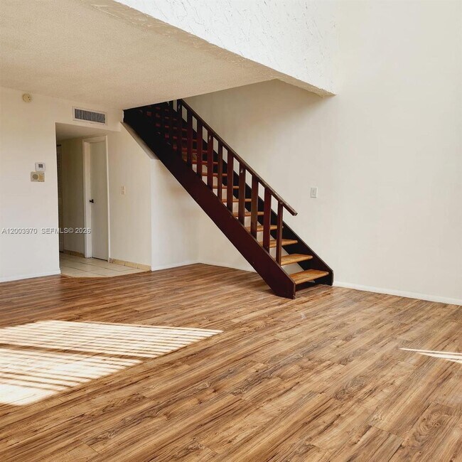 Foto del edificio - 18051 NW 68th Ave