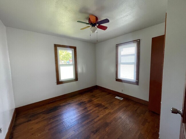 Building Photo - 1308 Hampton Ave
