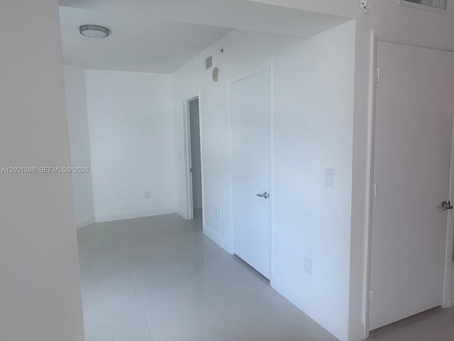 Building Photo - 350 S Miami Ave