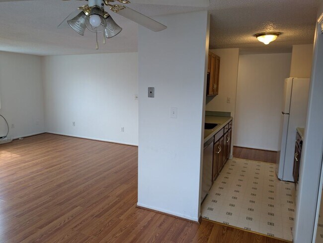 Foto del edificio - 6301 Robinson Rd