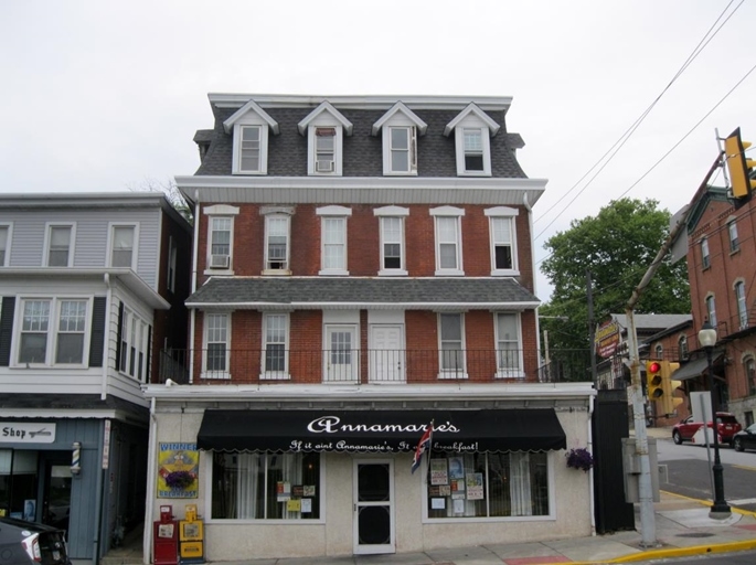 Building Photo - 347-349 Main St