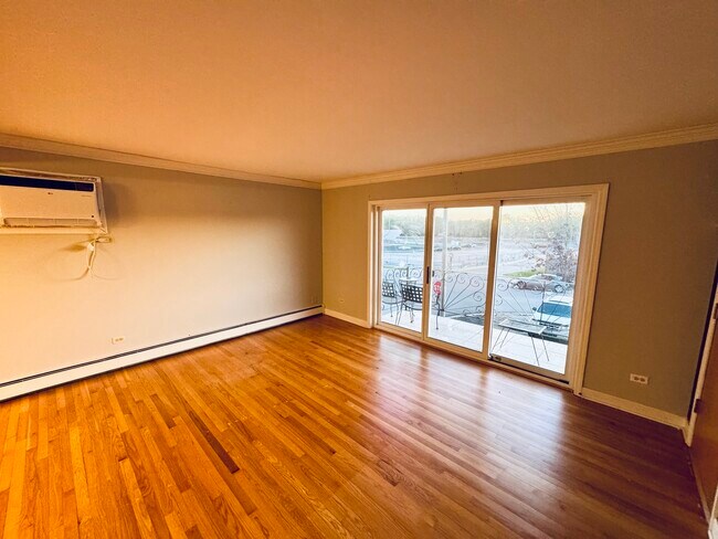 Foto del edificio - 11255 S Roberts Rd