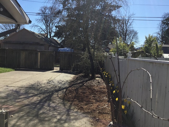 Building Photo - 2 Bedroom House in Whiteaker Area