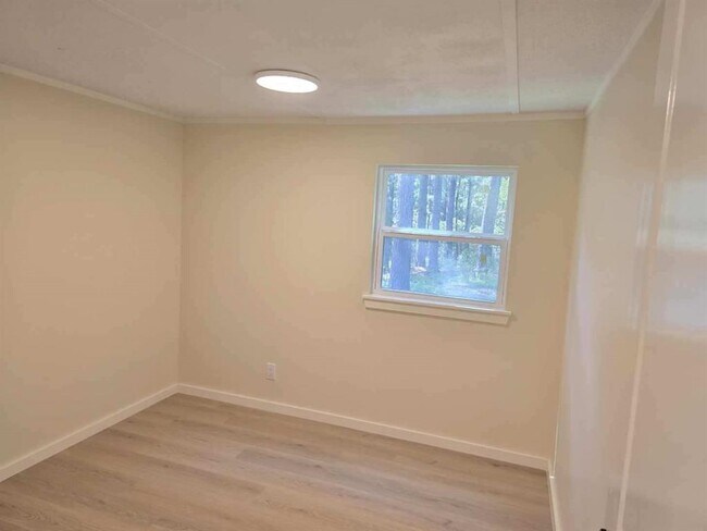 Foto del edificio - 5060 Evergreen Forest Ln