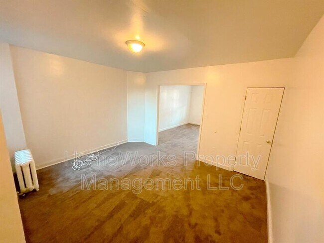 Building Photo - 3012 W Garrison Ave