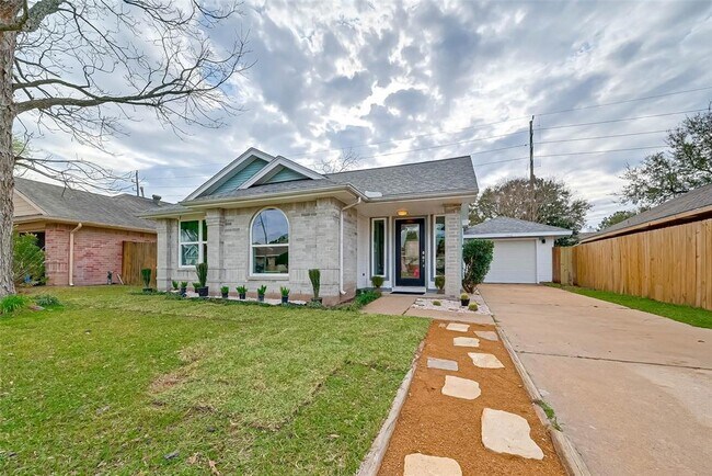 Foto del edificio - 15635 Scenic Haven Dr