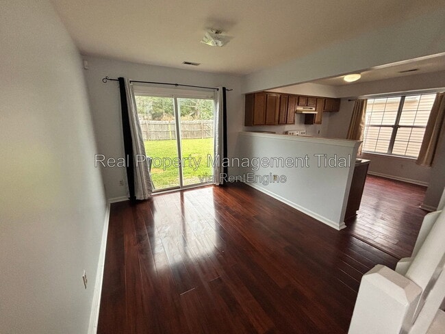 Building Photo - 461 Charter Oak Dr