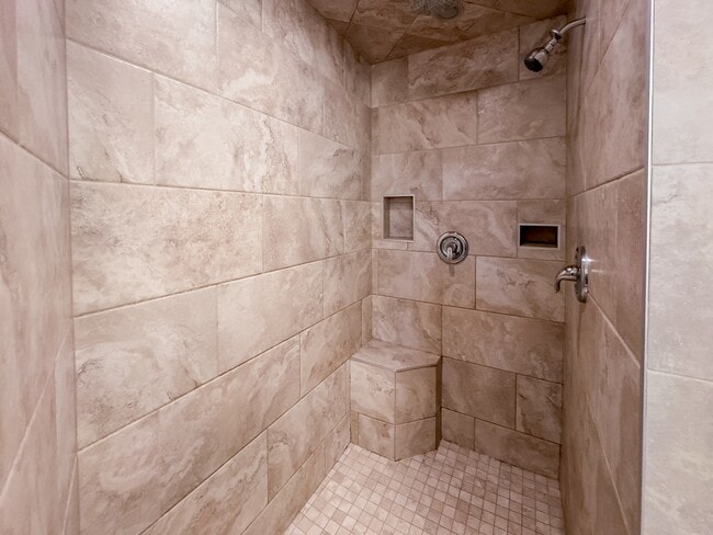 Photo du bâtiment - 79 Granby Bay