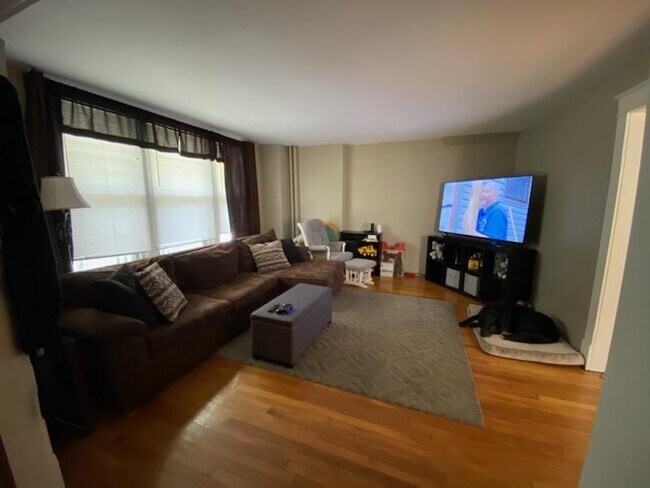 Foto del edificio - 81 Homestead Ave