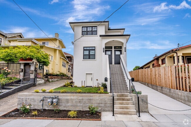 Building Photo - 2443 13th Ave