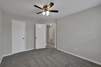 Building Photo - 9111 Walnut Glen Dr