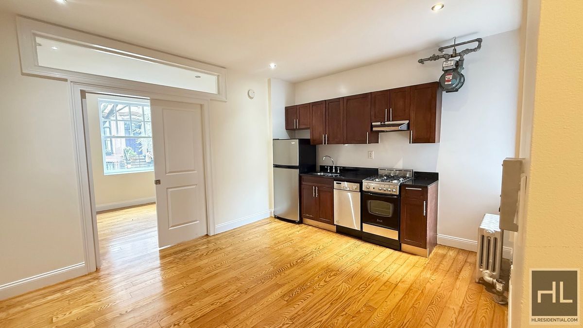 Primary Photo - West 11th Street