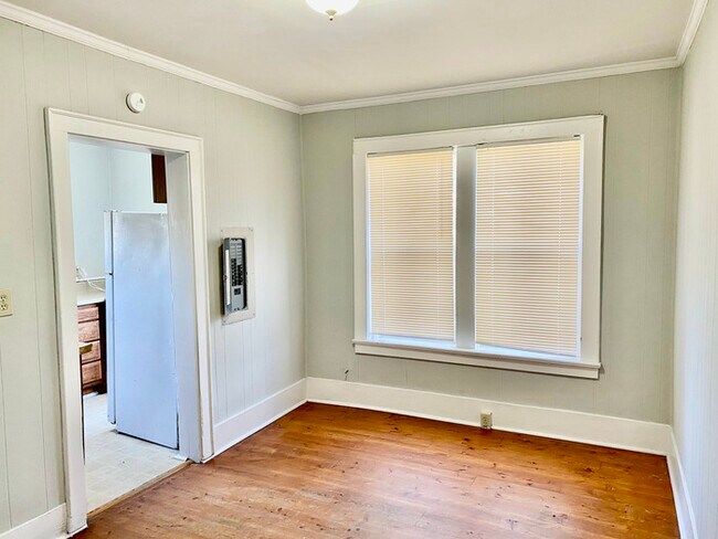 Foto del edificio - 1223 E 8th St
