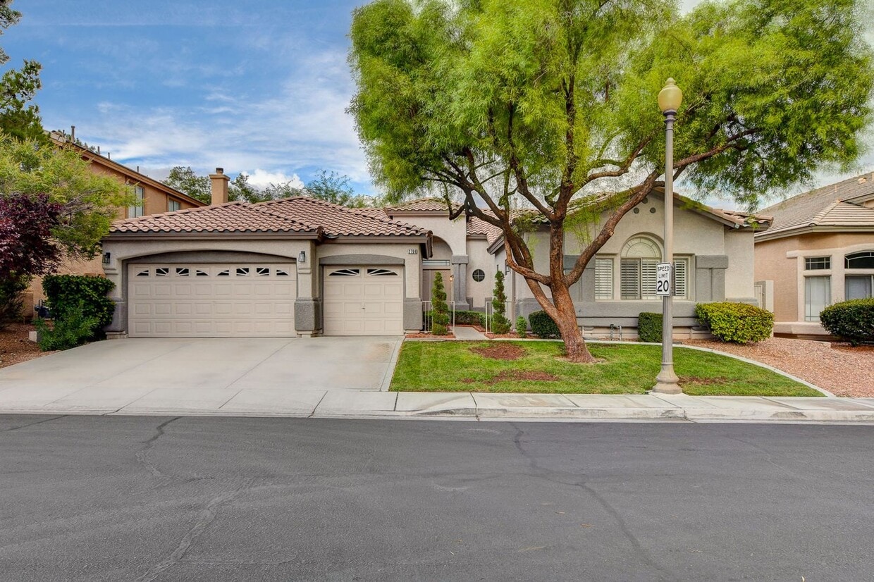 Primary Photo - 4 bedroom, 3-bath home with a Pool!