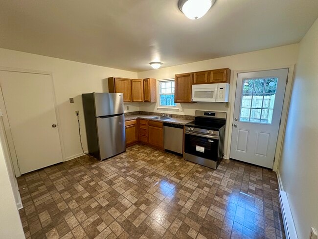 Building Photo - 1174 Ravenwood Rd