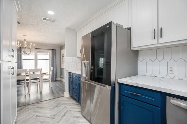 Photo - 5720 Fraser Ave House