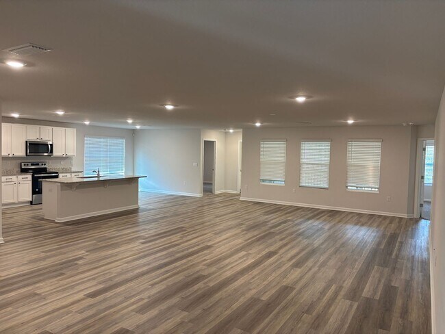 Building Photo - Spacious 5-Bedroom Home in Beulah!