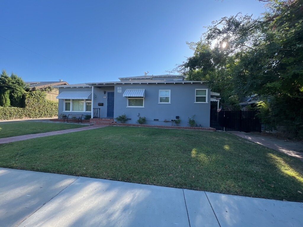 322 N Florence St Unit 324, Burbank, CA 91505 Apartments in Burbank