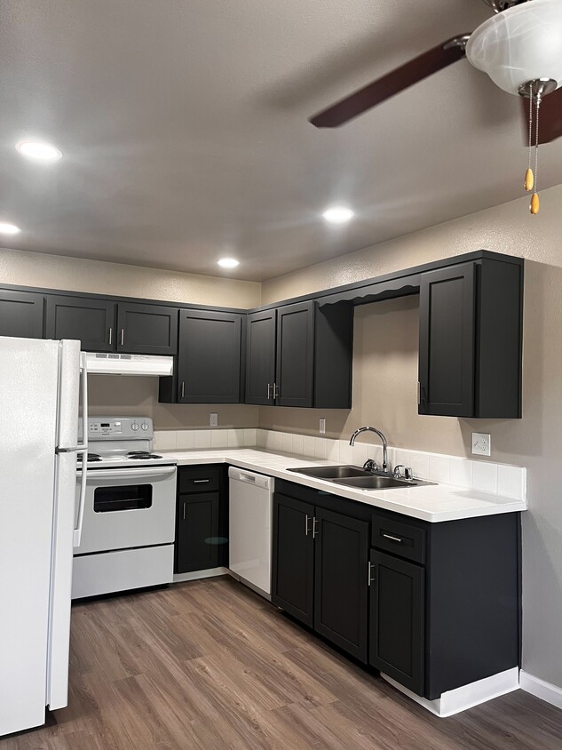 Kitchen - Summerfield Apartments