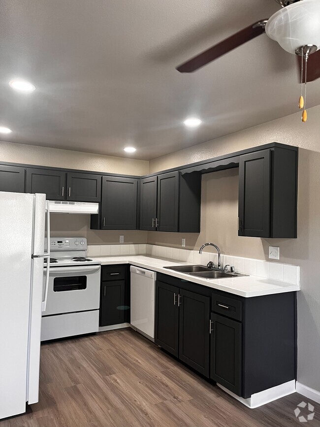 Kitchen - Summerfield Apartments